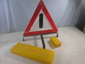 lot 206 image: (EC1) Warndreieck Emergency Warning Triangle
