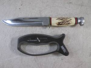 lot 207 image: (BSB) Vintage 10 Fixed Blade Knife and Sharpener