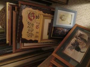 Lot of medium size wall art around ...