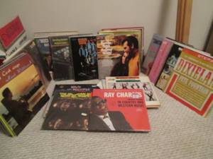 Box of LPs Johnny Cash, Diana Ross,...