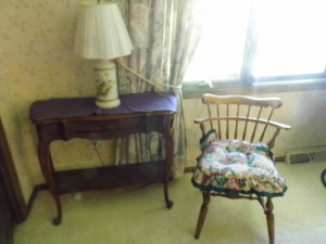side table wlamp & chair...