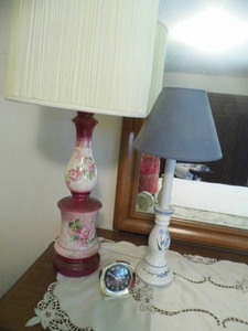 2 lamps & clock...