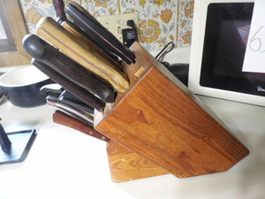 Knife Block filled wknives...