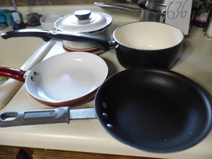 2 pots one wcover plus 2 small fry...