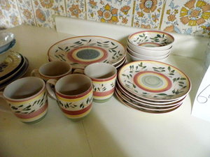 Gibson dish set includes 4 ea big p...
