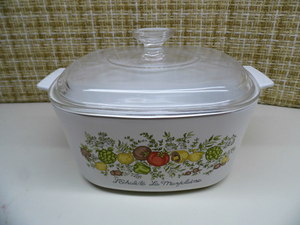 vintage Pyrex casserole dish wcove...