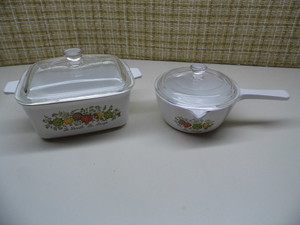 1 smaller vintage Pyrex casserole d...