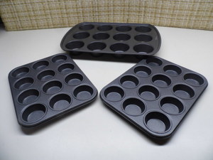 cupcakemuffin pans, 1 lg 2 sm meta...