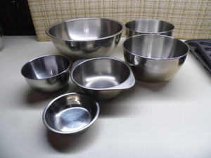 6 metal mixing bowls...