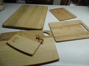 5 various sized cutting boards...