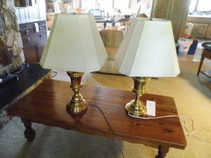 gold brushed lamps wlampshade x2...