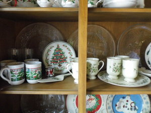 random Christmas dishware...