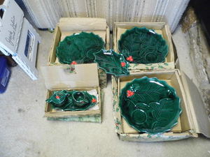 Mistletoe dishware set green...