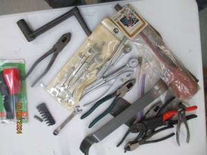 Lot of heavy duty linesman pliers, ...