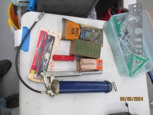 Grease gun, rivet gun with rivets a...