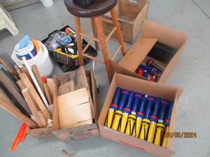 Large lot of Vintage wood crates, s...