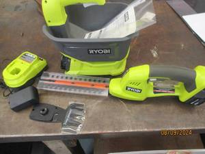 Near new Ryobi 18v seed spreader,