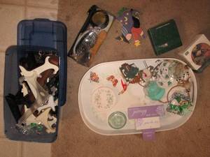 variety of items including plate ho...