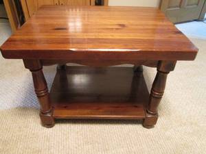 End table, top is 24 x 29...