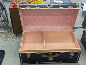Blue Vintage footlocker storage tru...