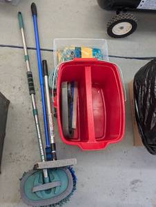 Dual basin wash bucket with an asso...