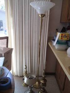 3 table lamps and 1 floor lamp...