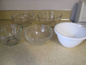 5 mixing bowls. Largest is 25 quart...