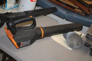 lot 58 image: Worx 360-CFM 20V Blower