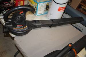 lot 59 image: Remington Mighty Sweep Electric Blower RM180B