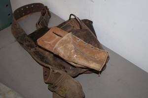lot 69 image: Leather Tool Belt with Extra Pouch