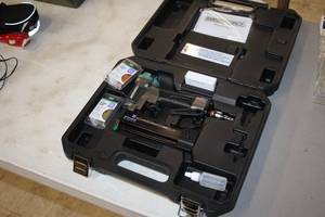 lot 77 image: Masterforce 23-GA Air Micro Pin Nailer 208-5003 (Like New) with Case