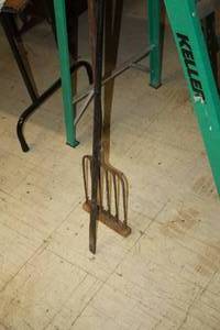 lot 99 image: Ice Fishing Spear and Chopper