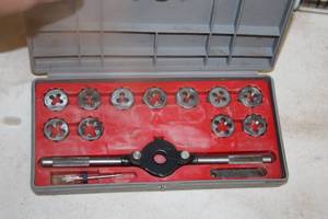lot 123 image: Thread Die Set with Gray Case