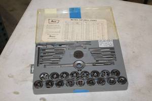 lot 125 image: Craftsman Tap and Hex Die Set Metric Thread 952344