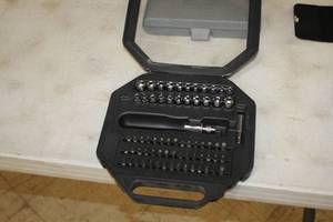 lot 132 image: Screwdriver  Socket Set with Black Case