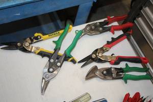 lot 139 image: Lot of (5) Assorted Metal SnipsShears
