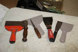 lot 166 image: Lot of (7) Assorted Putty Knives
