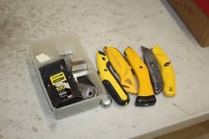 lot 167 image: Lot of (6) Assorted Carpenter Knives, Tote with Extra Knife Blades