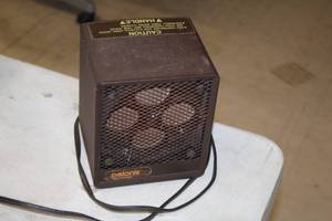 lot 200 image: Pelonis 7 Space Heater