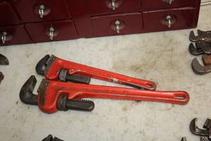 lot 204 image: Lot of (2) Pipe Wrenches - 18 and 14