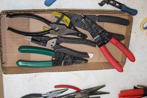 lot 215 image: Lot of (6) Assorted Electrical Wire Strippers and Snips