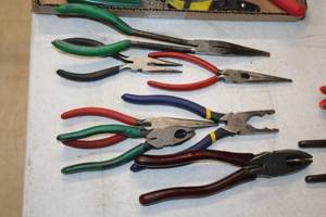 lot 217 image: Lot of (7) Assorted Pliers and Snips
