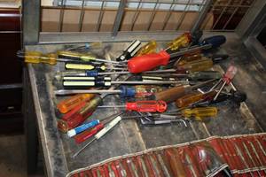 lot 226 image: Lot of  Assorted Screwdrivers