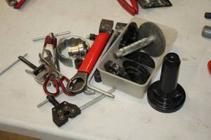 lot 241 image: Assorted Hand Tools - Chain Breakers