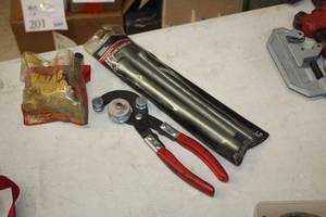 lot 242 image: Assorted Hand Tools - Pipe Benders
