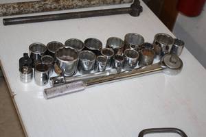 lot 287 image: 34-drive Socket Set with Ratchet, Extension, Adapters 22-piece