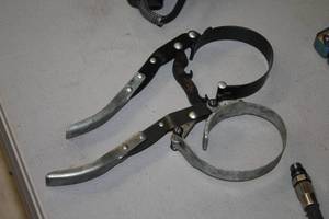 lot 303 image: Lot of (2) Oil Filter Wrenches