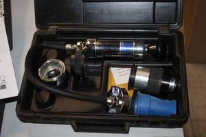 lot 314 image: Cooling System Pressure Tester ST-255 with Case