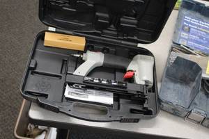 lot 29 image: Porter-Cable 18-GA 14 Air Narrow Crown Stapler with Case