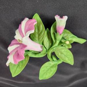 lot 4 image: Lenox Petunia Piece Excellent Condition